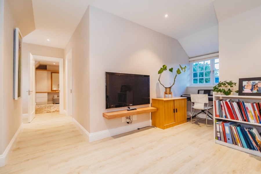 5 Bedroom Property for Sale in Glenwood Western Cape